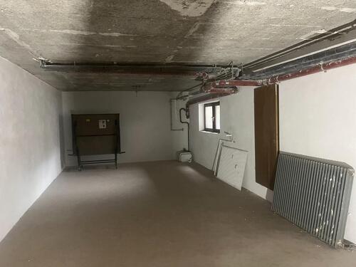 Foto - Hobbyraum mit Fenster, Heizung, Wasser, Strom, zum ausbauen