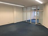 Foto - Attraktive Bürofläche mit Einbauküche und Parkplätzen