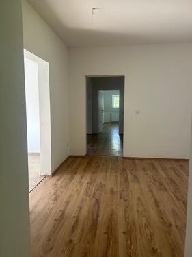 Foto - Zweite Etage 3 Zimmer Wohnung - 930,00 EUR Kaltmiete,