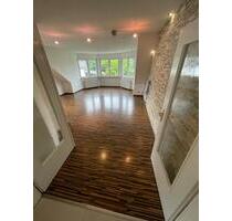 Großzügige 4-Zimmer-Wohnung (120 m²) mit Carport & Balkon - Dransfeld