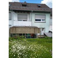 Reihenmittelhaus incl. Garten, Keller und Garage zu verkaufen. - Donaueschingen