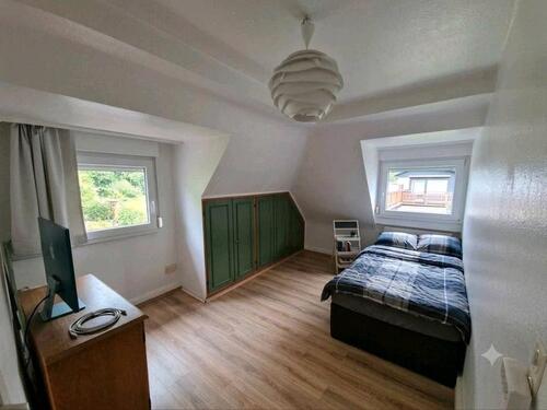Foto - 3-Zi.-DG-Wohnung, Provisionsfrei Schlossblick & Gartennutzung,EBK