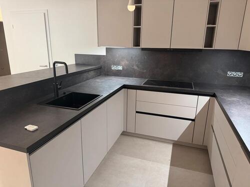 Foto - Außergewöhnliche Ambiente mit 6 Zimmern, nagelneu EBK, Terrasse.