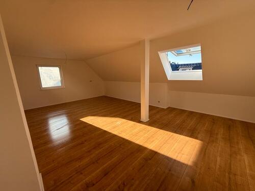 Foto - Helle Dachgeschosswohnung zu vermieten