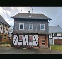 Großes Bauernhaus mit großer Scheune und großem Grundstück - Gemünden