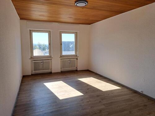 Foto - 4-Zimmer Wohnung in Strassenhaus zu vermieten