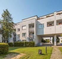 schöne 2-Zimmer-Wohnung mit Balkon und neuer Einbauküche - Schönefeld