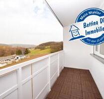 DIETZ: Modernisierte 2-Zimmer-Wohnung im 7. Obergeschoss mit Balkon in Bad-König! Neue Einbauküche, Kellerraum, Balkon - Bad König