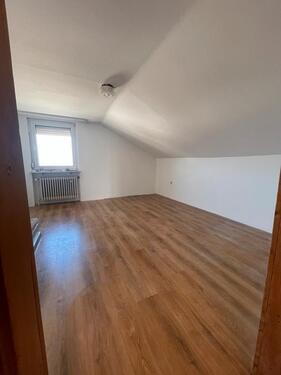 Foto - 1 Zimmer Dachgeschoßwohnung zur Miete in Borken (Hessen)