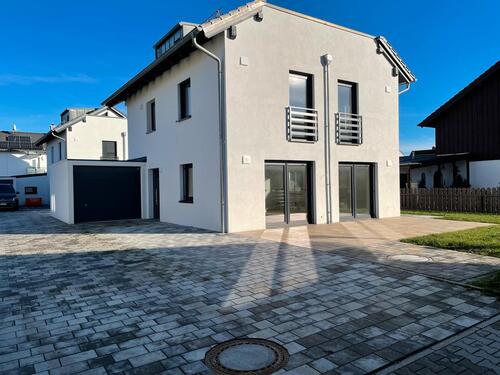 Foto - Einfamilienhaus mit Dachterrasse und Personenaufzug