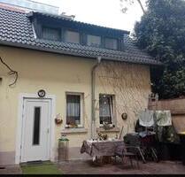 Kleines Häuschen - 172.000,00&nbsp;EUR Kaufpreis, ca.&nbsp; 60,00&nbsp;m&sup2; in Nürnberg (PLZ: 90439) Sankt Leonhard
