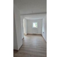 Helle, neu saniert 3-Zimmer-Dachgeschosswohnung mit modernem Bad - Glauchau