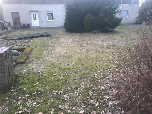Foto - Haus mit Grossen Grundstück zu verkaufen Text Lesen