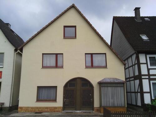 Foto - 3-Zi.-Wohnung verkehrsgünstig u. im Grünen gelegen, sofort frei