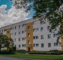 Gepflegt wohnen mit Blick ins Grüne – 3-Zimmer-Wohnung mit sonniger Loggia - Wolfsburg Detmerode