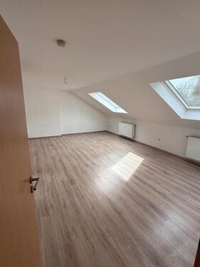 Foto - Helle 3,5-Zimmer Dachgeschosswohnung in ruhiger Lage