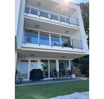 Außergewöhnliche Terrassenhaushälfte in Kirchheim unter Teck