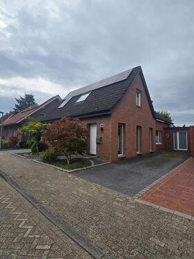 Foto - Charmantes, teilsaniertes Einfamilienhaus in ruhiger Lage