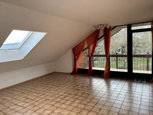 Foto - 3 Zimmer Dachgeschoßwohnung in Straßenhaus