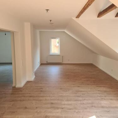 Foto - Helle, frisch renovierte 3-Zimmer Dachgeschosswohnung