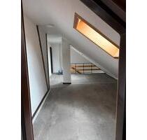 Schöne Zweizimmer Dachgeschosswohnung - Wiesbaden Biebrich