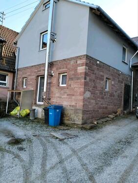 Foto - Haus mit Nebengebäude und Scheune