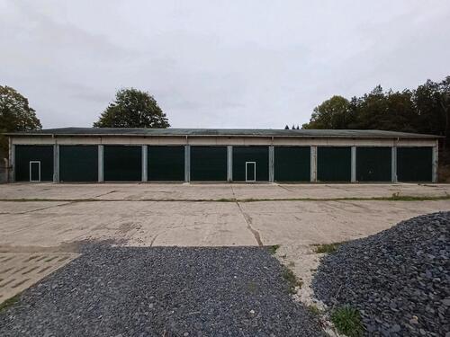 Foto - Halle, Garage, Parkplatz, Wohnmobilstellplatz