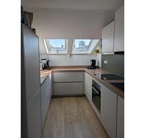 Helle, 3 Zimmerwohnung mit Loggia, Garage und neuer Einbauküche - Friedberg (Hessen)