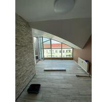 2-Zimmer Renovierte Dachgeschosswohnung mit Balkon & Farstuhl - Berlin Mitte