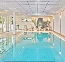 Villa mit Swimmingpool und Wellnessbereich - Schwabach