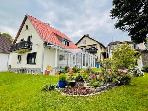 Foto - Einfamilienhaus mit viel Platz, Doppelgarage und Garten