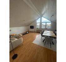 Sonnige 2,5-Zi-DG-Wohnung mit Einbauküche in Unterankenreute - Schlier