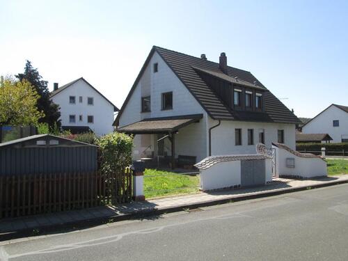 Foto - Ein - Zweifamilienhaus in Hemhofen OT.