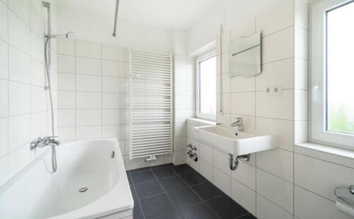 Foto - Moderne 4-Zimmer-Wohnung im Erdgeschoss mit Garten & Terrasse