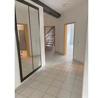 Helle & großzügige 4-Zimmer-Wohnung mit Balkon - Nidda