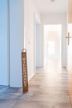 Foto - Modernes Wohnen im neuen Glanz! Frisch sanierte 2-Raum Wohnung mit Dusche und Balkon.