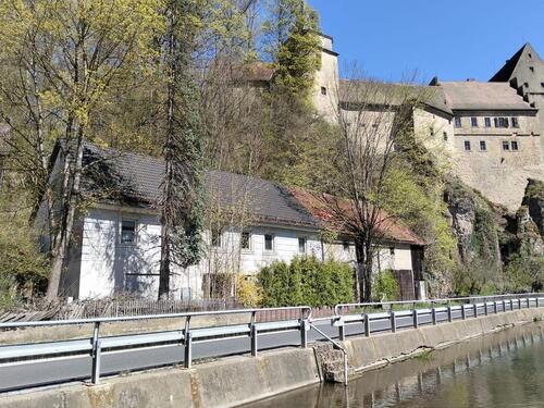 Foto - Bauernhaus mit Scheune und Nebengebäuden zu verkaufen