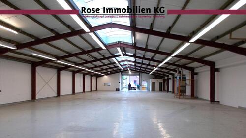 Foto - ROSE IMMOBILIEN KG: Lagerhalle mit großem Rolltor im Industriegebiet Espelkamp!