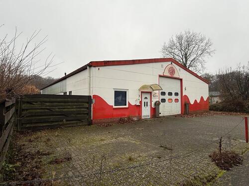 Foto - Halle mit möbliertem Büro und Showroom in Harpstedt