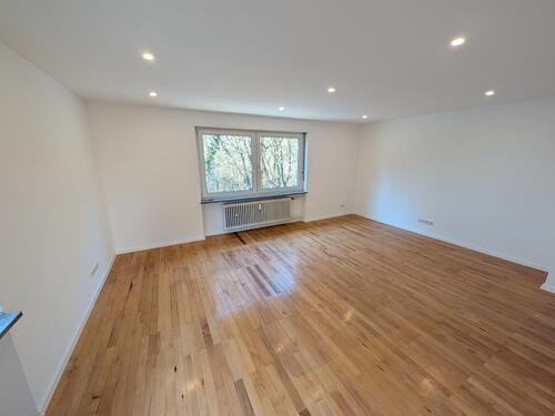 Foto - Frisch renovierte 2,5-ZKB mit Balkon, EBK & Garage in ruhiger Lag