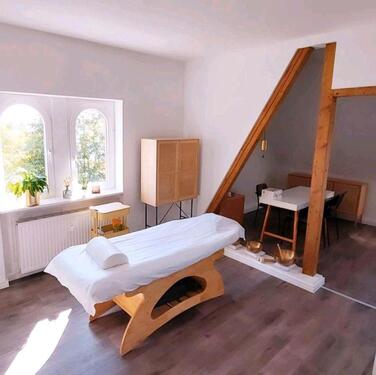 Foto - heller Praxisraum in charmanten Altbau