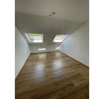 Helle DG-Wohnung (55 m2, 2 Zimmer) zu vermieten - Randersacker