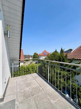 Foto - Helle Dachgeschosswohnung in Bielefeld-Jöllenbeck mit Stellplatz