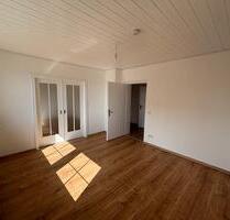 Frisch renovierte, 2- Zimmerwohnung mit Einbauküche - Pirmasens