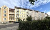 Foto - Altbau-Charme - großzügig geschnitten - modernisiert - 1. OG - Balkon - Zentrumsnähe und Parkanlage 'vor der Türe' ...