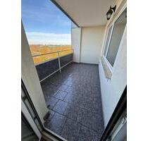 Vollmöblierte 2 Zimmerwohnung mit Balkon und wunderschöner Aussicht - Erlangen Bruck