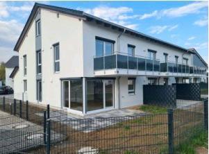 Foto - NEUBAU! 3-Zimmer-Balkonwohnung mit zwei Stellplätzen (KfW55)