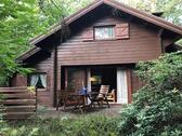 Foto - Massives Blockhaus auf Waldgrundstück