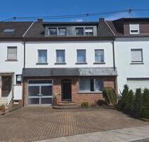 Wohnhaus mit großem Garten - 450.000,00&nbsp;EUR Kaufpreis, ca.&nbsp; 290,00&nbsp;m&sup2; in Ensdorf (PLZ: 66806)