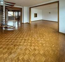 Großzügige Maisonnette- Wohnung mit viel Gestaltungsspielraum - Wedel